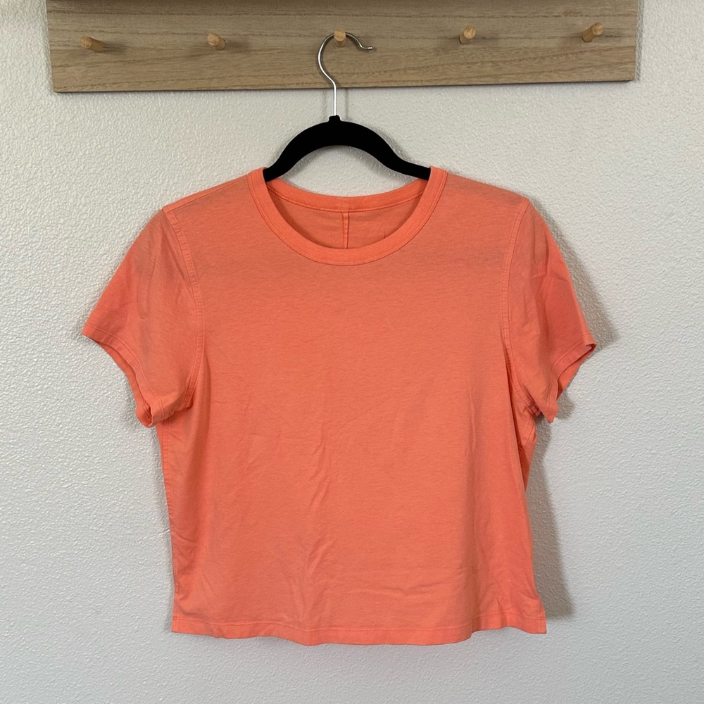 LULULEMON Cropped Tee